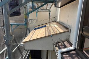 横浜市港南区で葺き替え工事による屋根修理　下屋根の施工
